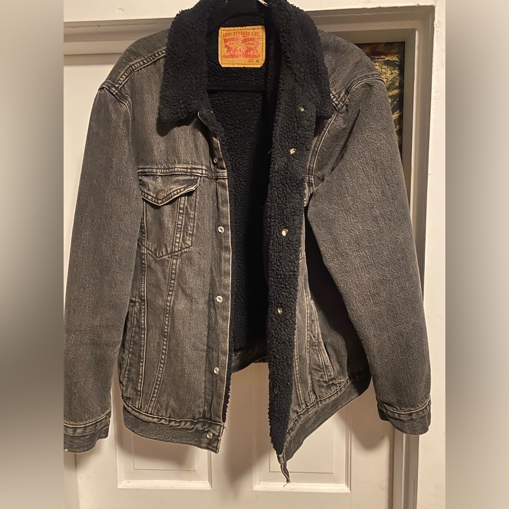 Men’s extra large black denim jacket fleece lined. Nearly new.